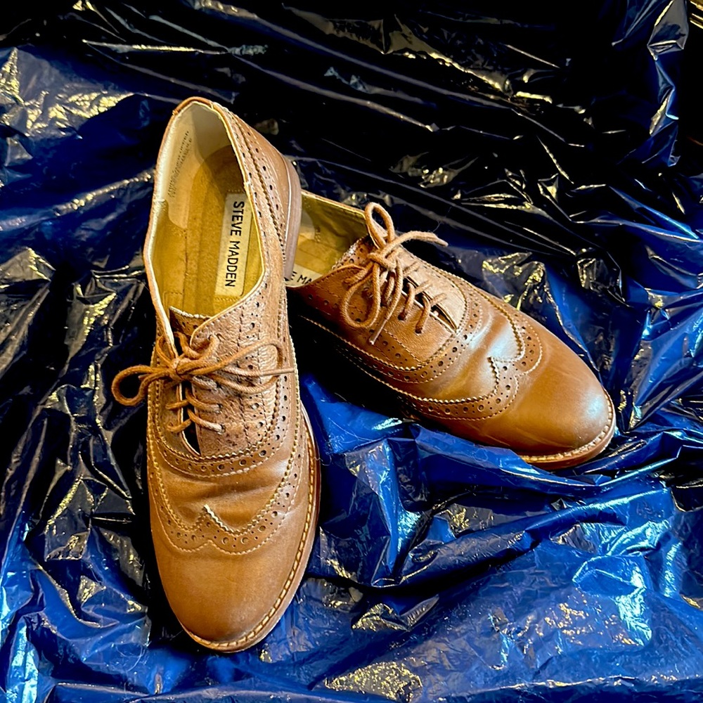 Women’s Steve Madden lace up loafers